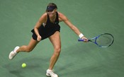 Sharapova passa por suíça e avança em Shenzhen; Sabalenka vence