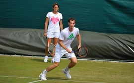 Amélie Mauresmo acredita que Murray está muito tímido contra Novak Djokovic