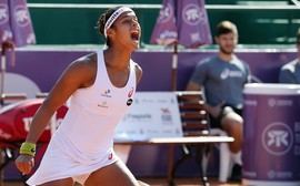 Teliana supera gripe e vence Brasil Tennis Cup
