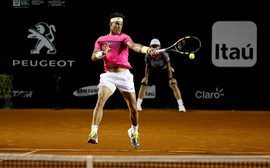 Em jogo tranquilo, Rafael Nadal bate Bellucci em estreia do Rio Open