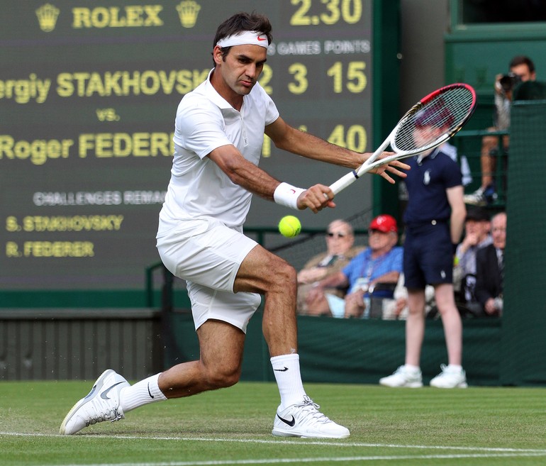 Federer dando um slice em Wimbledon