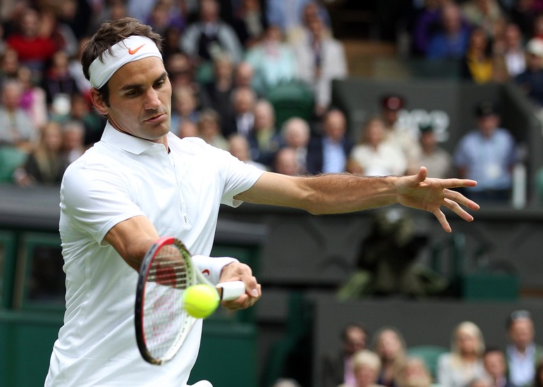 Federer rebatendo forehand em Wimbledon