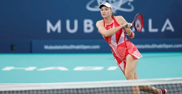 Elena Rybakina disputa semifinal nesta sexta (07) | Foto: Divulgação/WTA Abu Dhabi