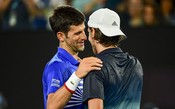 Melhores momentos: veja como foi a vitória arrasadora de Djokovic na semi do Australian Open