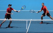 Murray e Soares salvam três match points e avançam às quartas no Australian Open