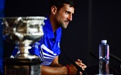 Bem-humorado, Djokovic brinca com sotaque de jornalista e minimiza busca por recorde de Federer