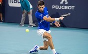 Djokovic leva susto, mas supera argentino e avança às oitavas no Masters 1000 de Miami