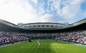 Murray brilha na quadra central e avança em Wimbledon; Djokovic vence e Tsitsipas cai