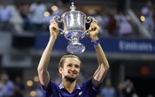 Medvedev arrasa Djokovic e conquista seu 1º Grand Slam no US Open