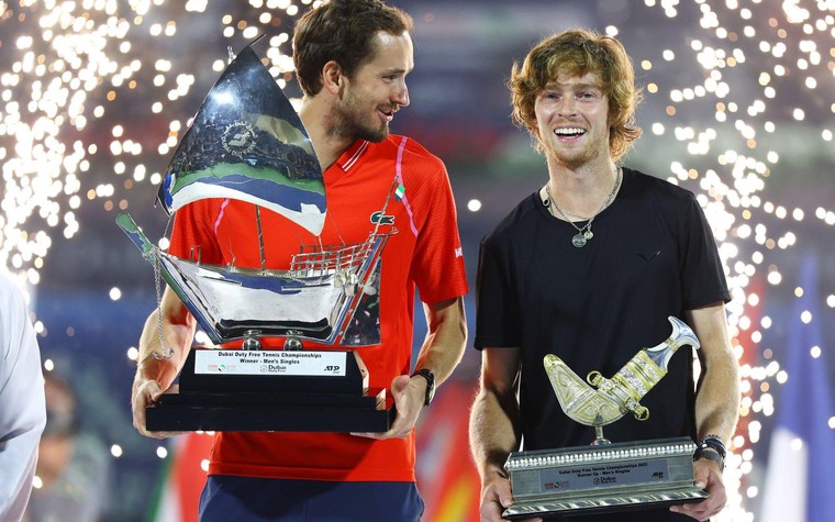 Novak Djokovic x Daniil Medvedev: Saiba o horário e como assistir ao vivo à  semifinal do ATP de Dubai