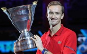 Medvedev bate Coric e é campeão do ATP 250 de São Petersburgo; Tsonga faz história na França