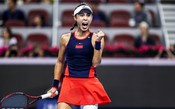 Wang surpreende Sabalenka e vai à semifinal em Pequim; Osaka segue firme