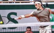 Federer joga ofensivo e conquista ponto com classe em Roland Garros; assista