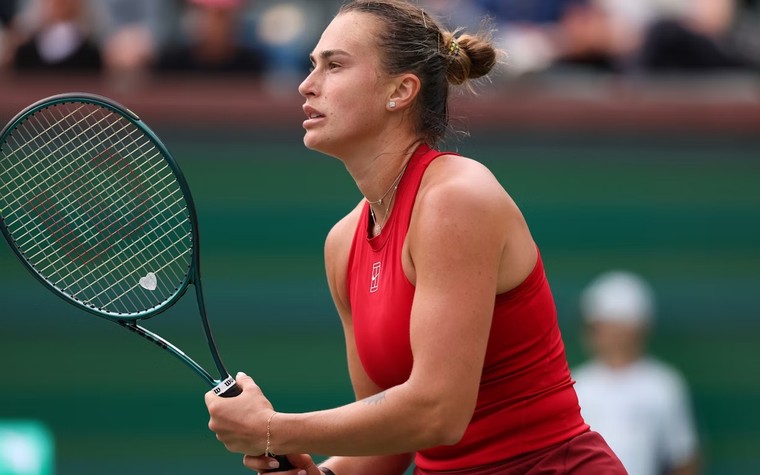 WTA 1000 Indian Wells: Swiatek e Sabalenka lideram a batalha pelas semifinais; veja onde assistir