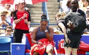 Serena cai em lágrimas e é consolada por adversária após desistir na final do WTA de Toronto; veja o momento