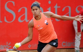 Teliana conquista maior vitória da carreira contra ex-campeã de Roland Garros