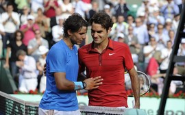 "Nadal ainda é o favorito em Roland Garros", afirma Federer 