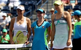 "Ela adora jogar com a torcida e o árbitro", declara Sharapova após vencer Wozniacki