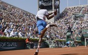 Acrobático, Monfils voa para defender bola e levanta torcida em Roland Garros