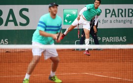 André Sá vira contra favoritos e avança em Roland Garros
