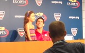Djokovic chama garotinha para cantar em sua coletiva de imprensa