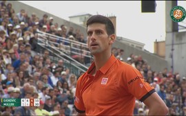 Djokovic protagoniza cena bizarra em Roland Garros; assista