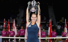 Cibulkova desbanca Kerber no WTA Finals e termina ano com melhor ranking da carreira