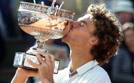 Há 15 anos, Guga conquistava o tricampeonato em Roland Garros