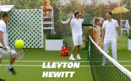 Hewitt, Philippoussis e Henman se arriscam no futebol freestyle em Wimbledon