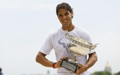 Incontestável, Nadal ganha estátua de saibro pelo enea em Roland Garros