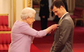 Jamie Murray recebe condecoração da rainha Elizabeth
