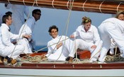 Nadal dá uma ajudinha a tripulação em passeio de barco por Monte Carlo