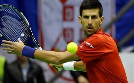 Djokovic coloca equipe sérvia em vantagem
