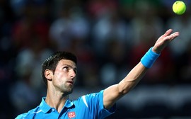 Após infecção no olho, Djokovic já treina para Copa Davis