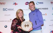 Petra Kvitova recebe prêmio em Singapura por serviços prestados ao tênis em 2014