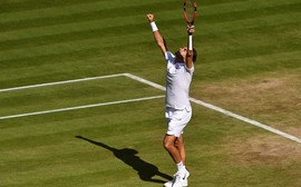 Federer arranca virada espetacular e continua na briga pelo octacampeonato