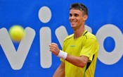 Rogerinho vira sobre tenista anfitrião e segue vivo em Buenos Aires