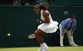 Atual campeã de Wimbledon, Serena inicia defesa de título com vitória