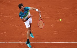 Bellucci cai em Roland Garros diante de tenista da casa