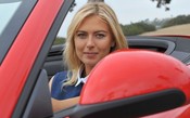 Fã de carros esportivos, Sharapova admite multas por estacionar em lugares proibidos