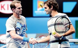 Técnico de Federer, Edberg acredita que suíço vencerá Wimbledon outra vez