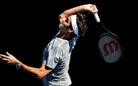 Federer tira coelhos da cartola para vencer a batalha suíça 